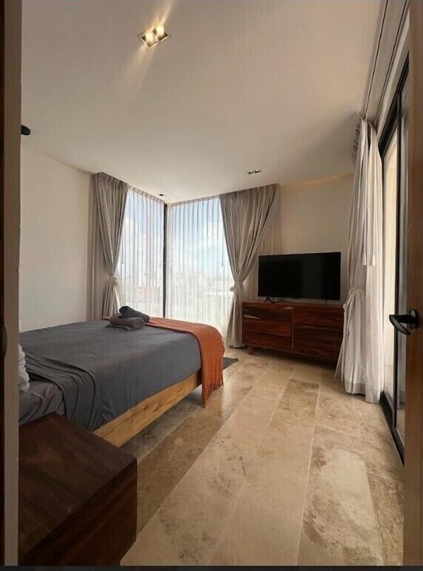 Deluxe Apartment, 3 Bedrooms | Desk, laptop workspace, free WiFi