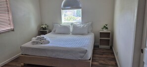 2 bedrooms, desk, free WiFi, bed sheets