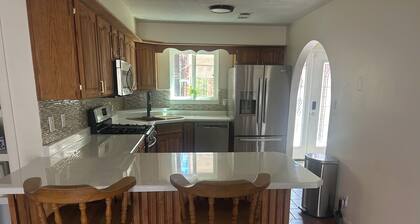 Welcoming 2-bedroom house with AC in Rio Rancho