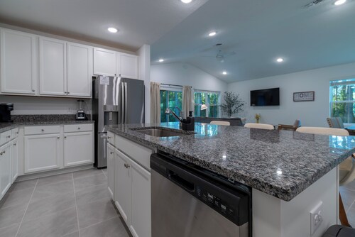  Cozy Modern 3 BR Retreat w/ Fast Wi‑Fi / Office Desk & Self Check‑in – Ocala