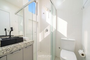 Basic Apartment | Bathroom