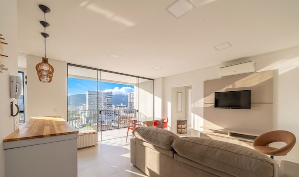 Basic Apartment | Living area