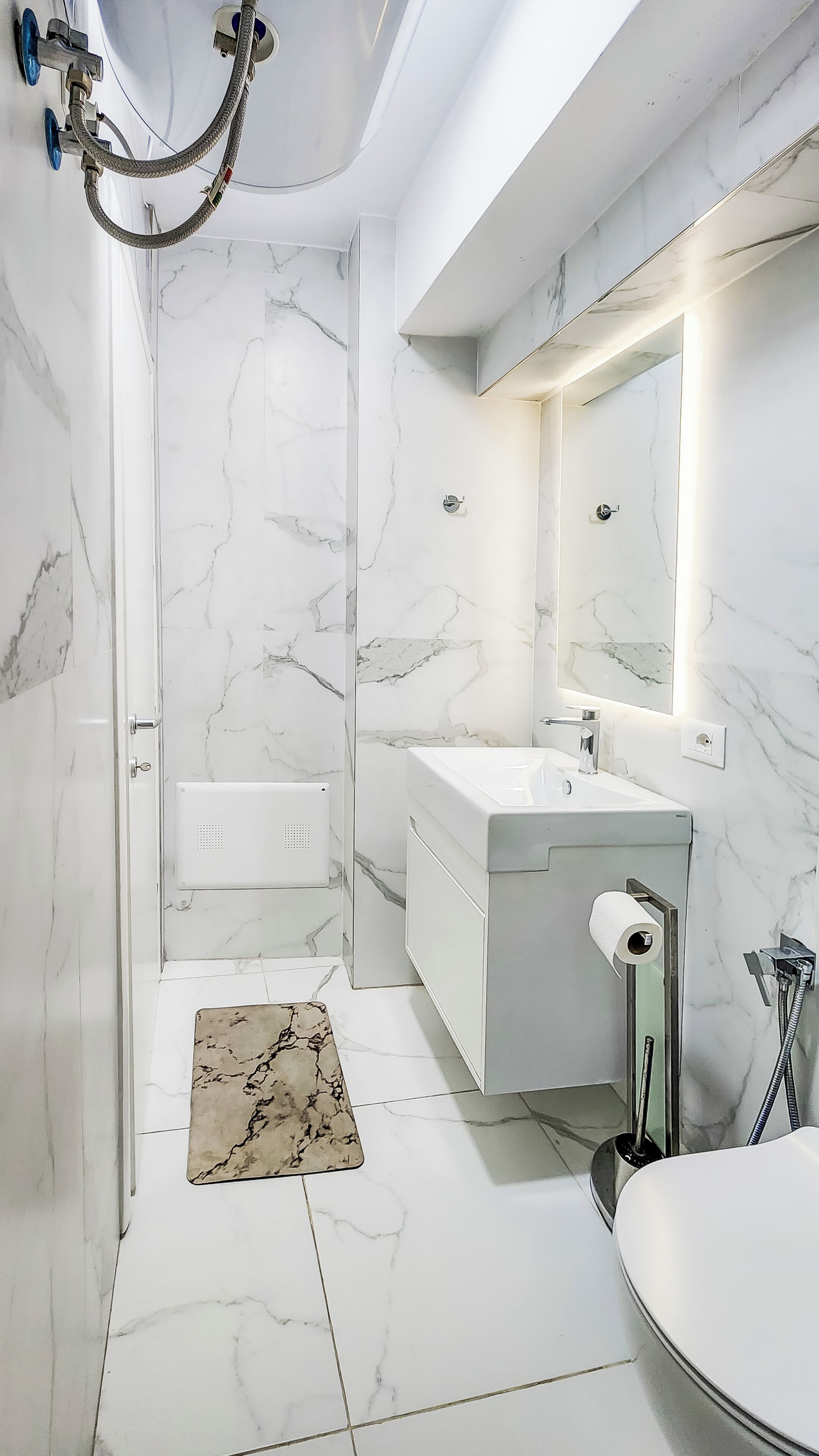 Doccia, asciugacapelli, asciugamani, sapone