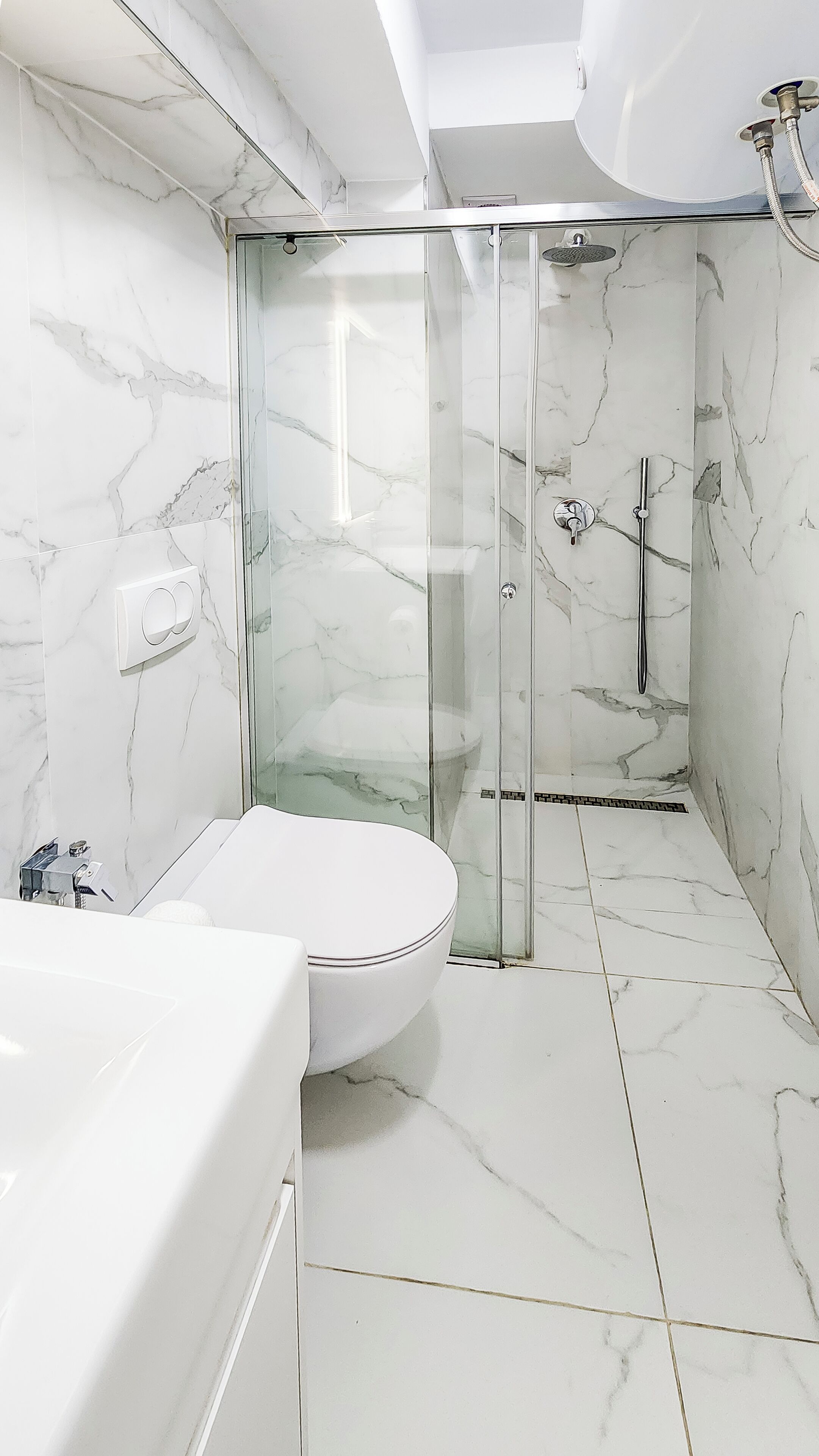 Shower, free toiletries, hair dryer, slippers