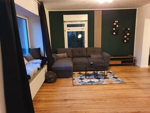 Smart TV, books, stereo