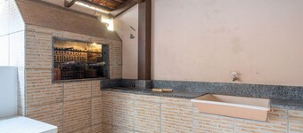 House 2 Blocks From the sea in Porto Belo Brr0097