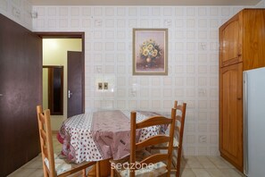 Basic Villa | Dining