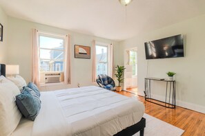 4 bedrooms, Internet, bed sheets - Cozy 4BR near Boston+gameroom (Somerville)