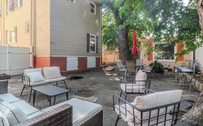 Outdoor dining - Cozy 4BR near Boston+gameroom (Somerville)