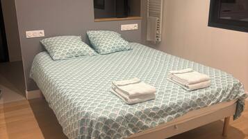 3 chambres, fer et planche à repasser, Wi-Fi gratuit, draps fournis