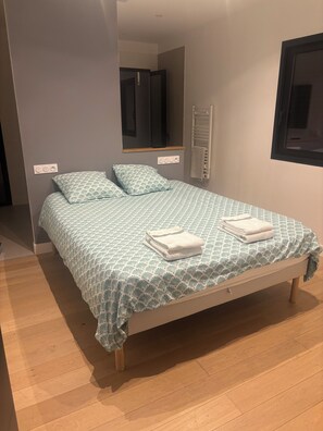 3 chambres, fer et planche à repasser, Wi-Fi gratuit, draps fournis