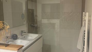 Shower, towels, toilet paper