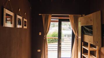 5 habitaciones, tabla de planchar con plancha, wifi y ropa de cama