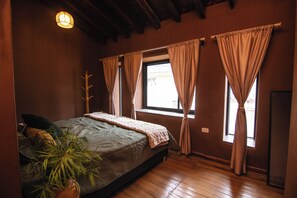 5 habitaciones, tabla de planchar con plancha, wifi y ropa de cama