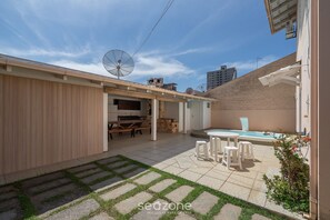 Basic Villa | Açık havada yemek servisi