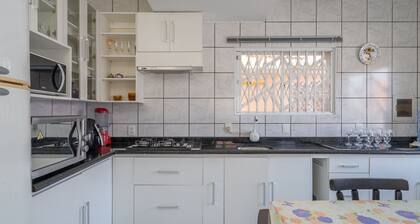 5BR Home w/ Pool in Penha Center Bsl190