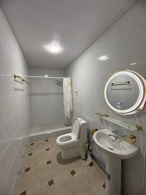 Standard Double Room | Bathroom | Shower, hair dryer, towels