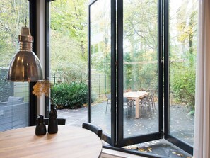 Royal 82A | Iron/ironing board, free WiFi
