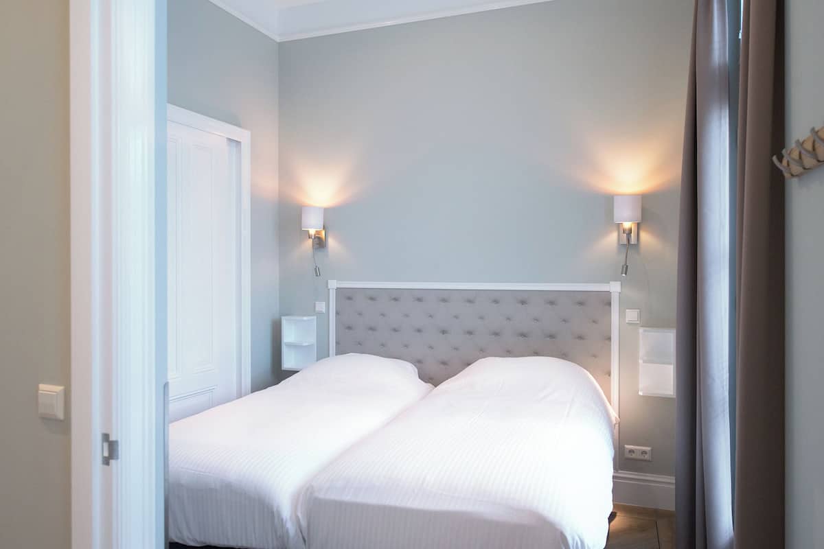 Royal 82C | Iron/ironing board, free WiFi