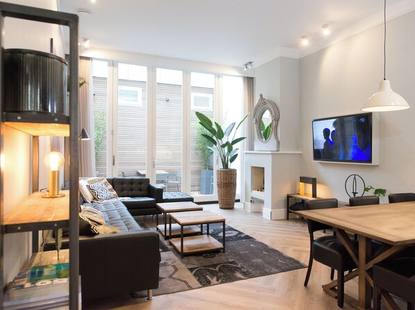 Royal 82 | Living area