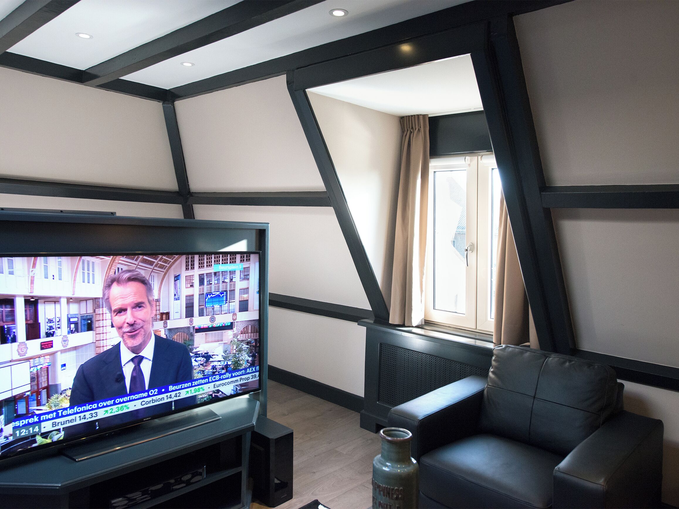 Comfort 84C | 熨斗/熨衣板、免费 WiFi