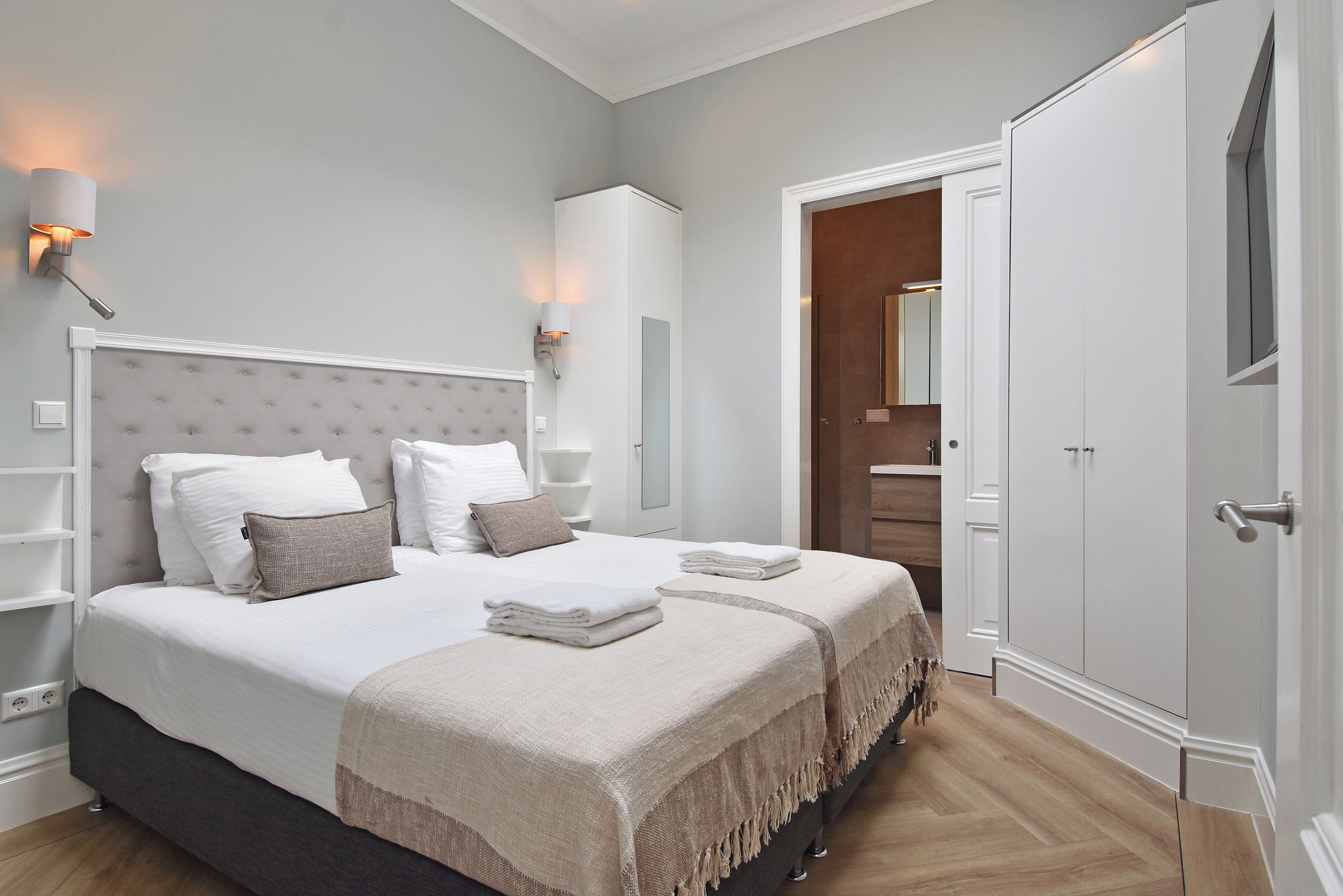 Royal 82A | Een strijkplank/strijkijzer, gratis wifi