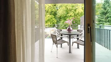 Executive 102A | Terrace/patio