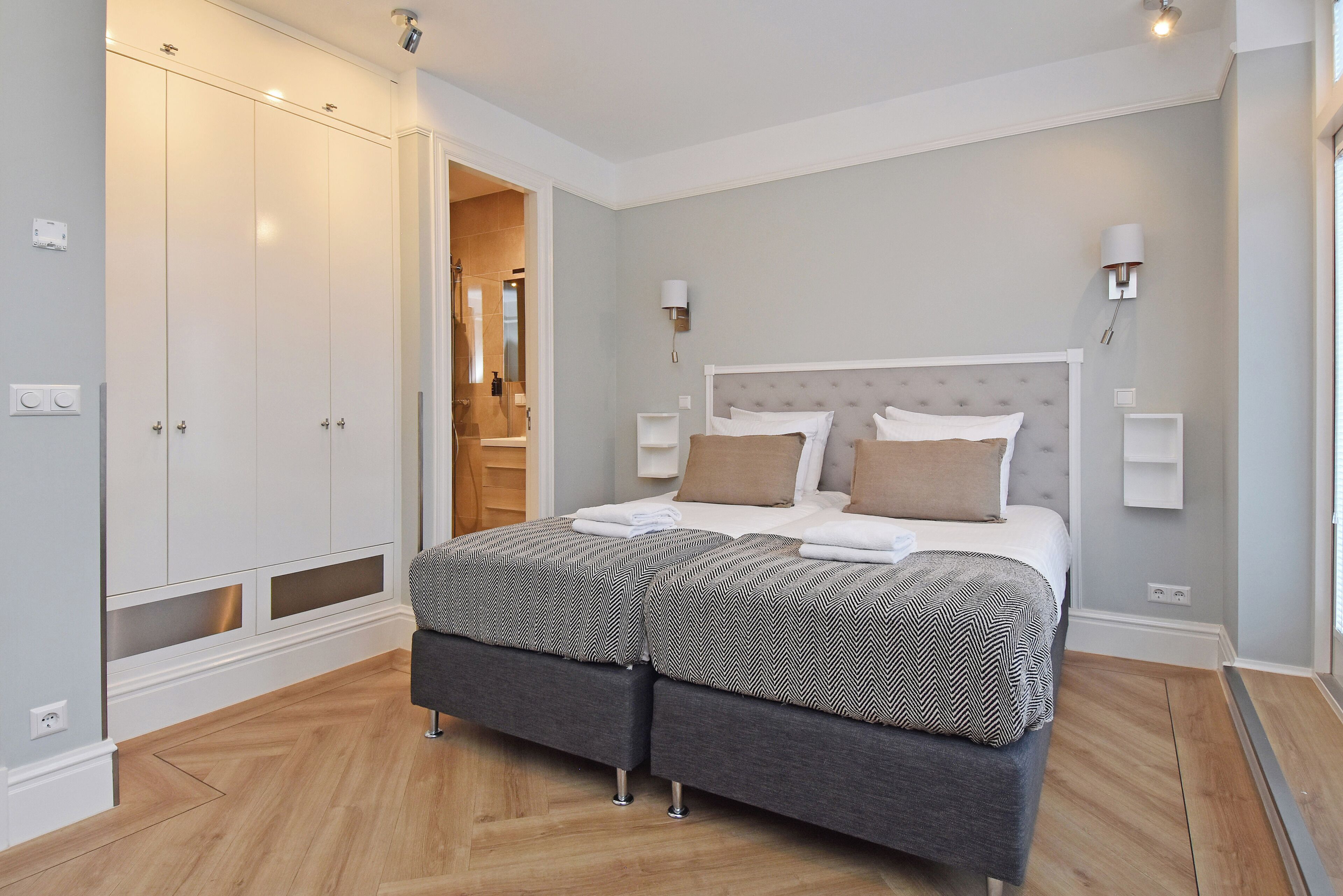 Royal 82F | Iron/ironing board, free WiFi