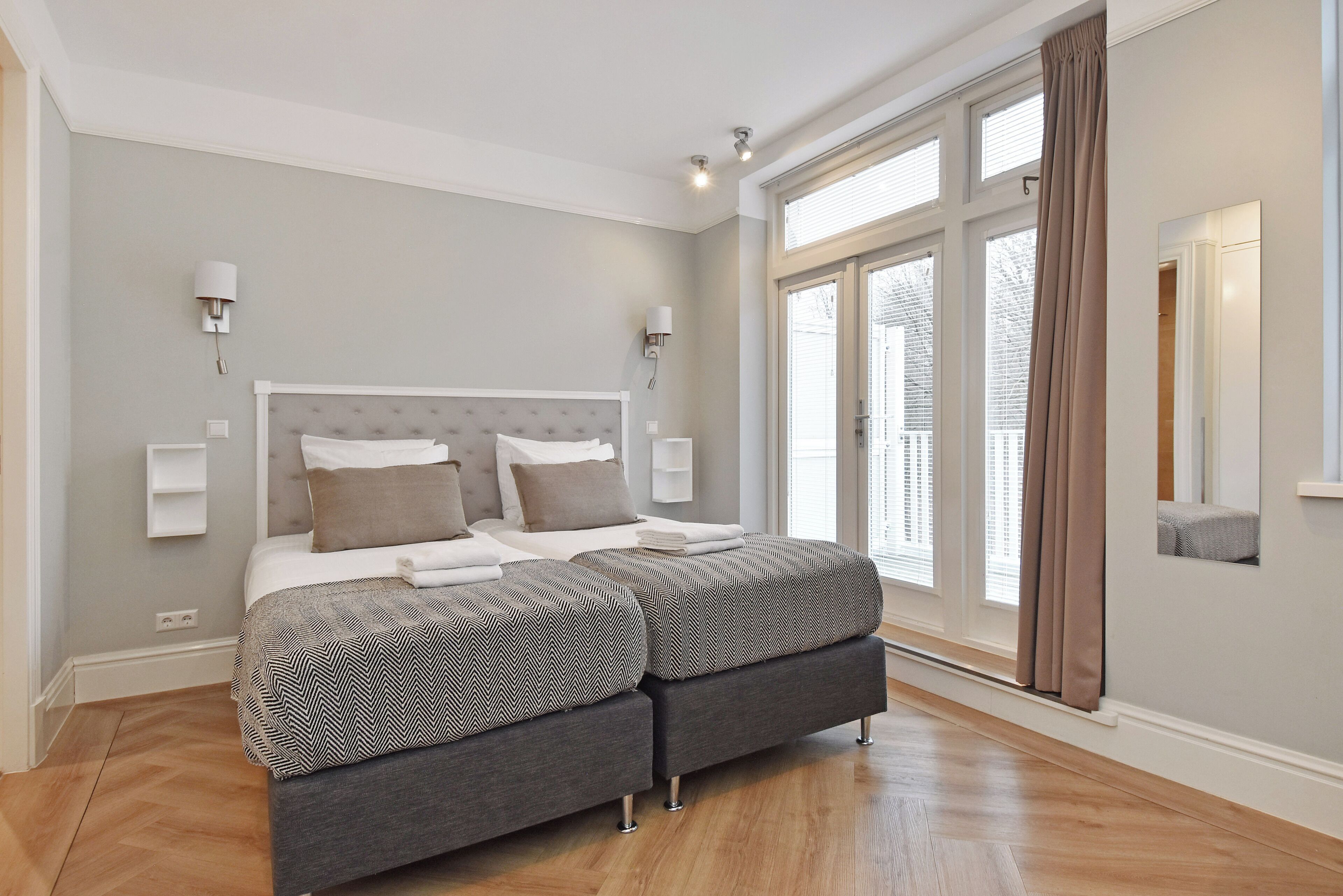 Royal 82F | Een strijkplank/strijkijzer, gratis wifi