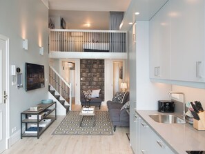 Executive 86 | Living area