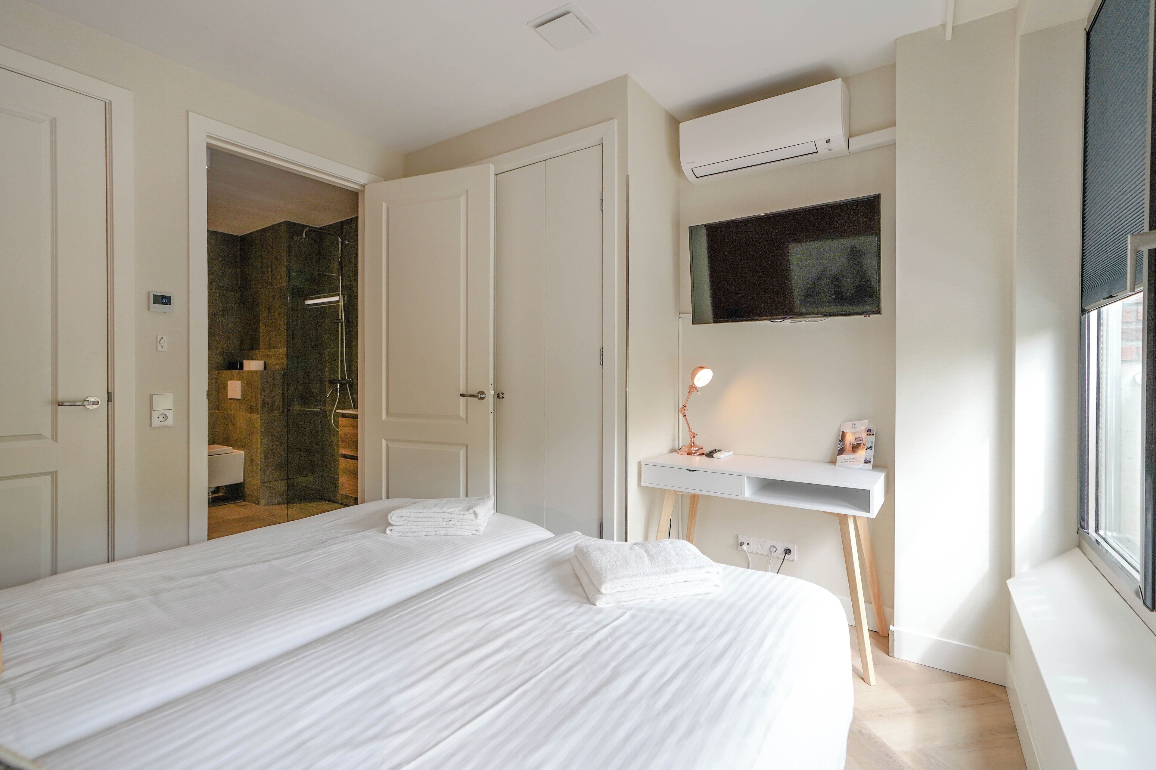 Executive 102A | Iron/ironing board, free WiFi