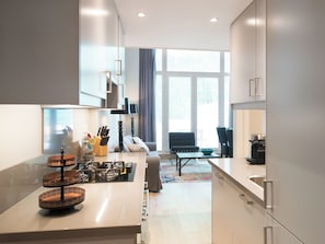 Executive 86-B | Living area