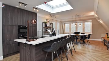 Royal 82G | Living area