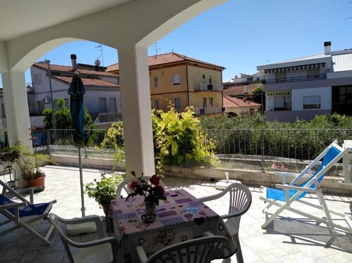 Spacious and cozy suite near the sea, pets allowed allowed