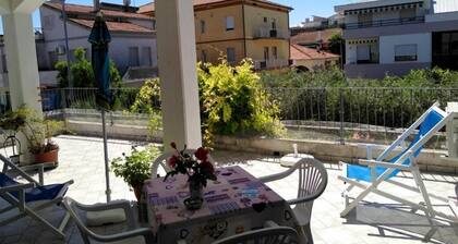 Spacious and cozy suite near the sea, pets allowed allowed