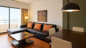 Appartement, 1 chambre, non-fumeurs, balcon | Coin séjour | Télévision de 1 pouces avec chaßnes par cùble