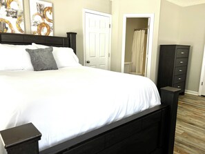 2 bedrooms, iron/ironing board, Internet, bed sheets