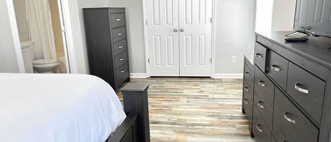 2 bedrooms, iron/ironing board, Internet, bed sheets