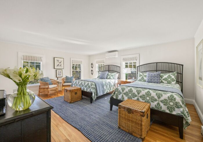 Manner House 3rd Floor - Double Queen | Premium bedding, individually decorated, individually furnished