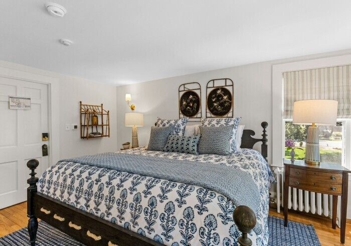 Manner House 2nd Floor - Deluxe King | Premium bedding, individually decorated, individually furnished