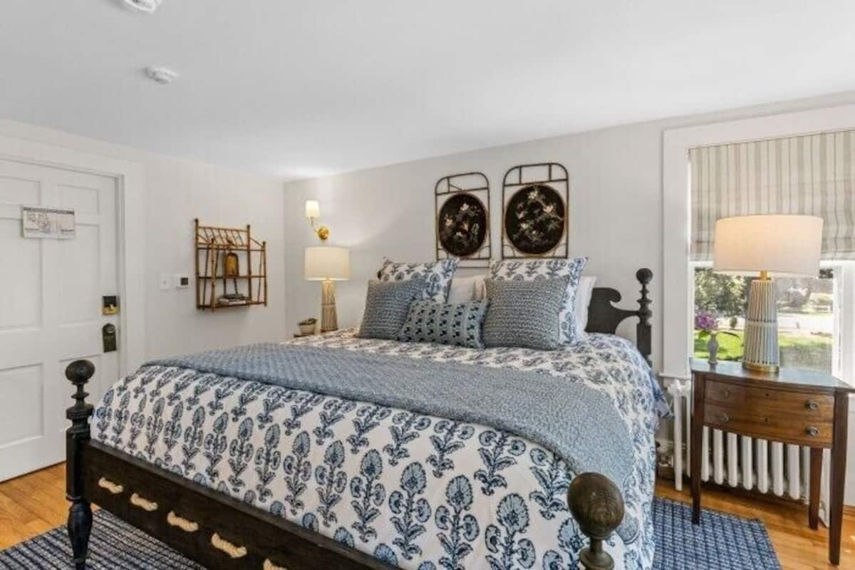 Manner House 2nd Floor - Deluxe King | Premium bedding, individually decorated, individually furnished