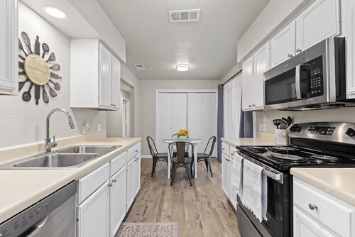 Cozy 2BR Comfort Near Texas A&M • EV-Friendly