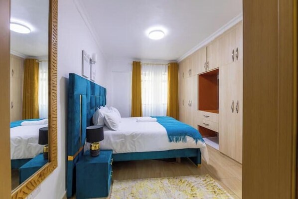3 bedrooms, iron/ironing board, internet, bed sheets