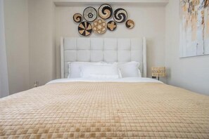 1 chambre, fer et planche à repasser, acc ès à Internet