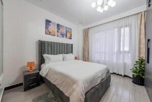 2 bedrooms, iron/ironing board, internet, bed sheets