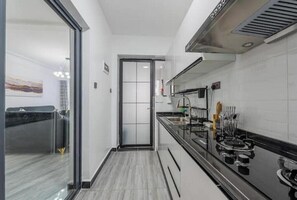 Private kitchen - Premium 2BR Kilimani- Staroot (Nairobi)