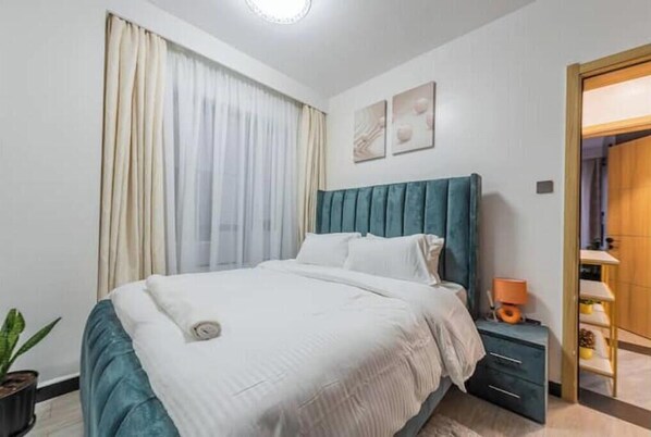 2 bedrooms, iron/ironing board, internet, bed sheets