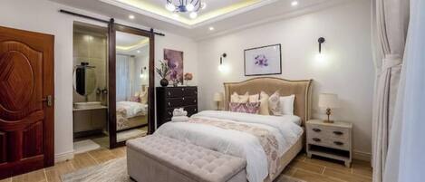 4 多间卧室、熨斗/熨衣板、上网接入、床单