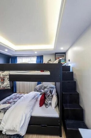 4 Schlafzimmer, Bügeleisen/Bügelbrett, Internetzugang, Bettwäsche