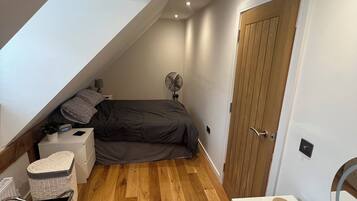 1 bedroom, iron/ironing board, travel cot, free WiFi
